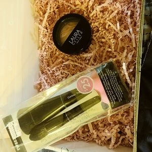 Laura Geller baked blush and tweezerman brush set